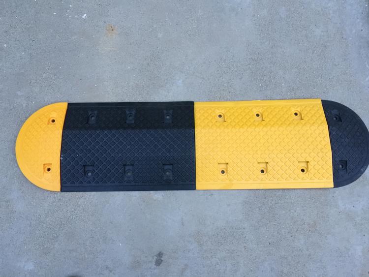 橡膠減速帶特點(diǎn)